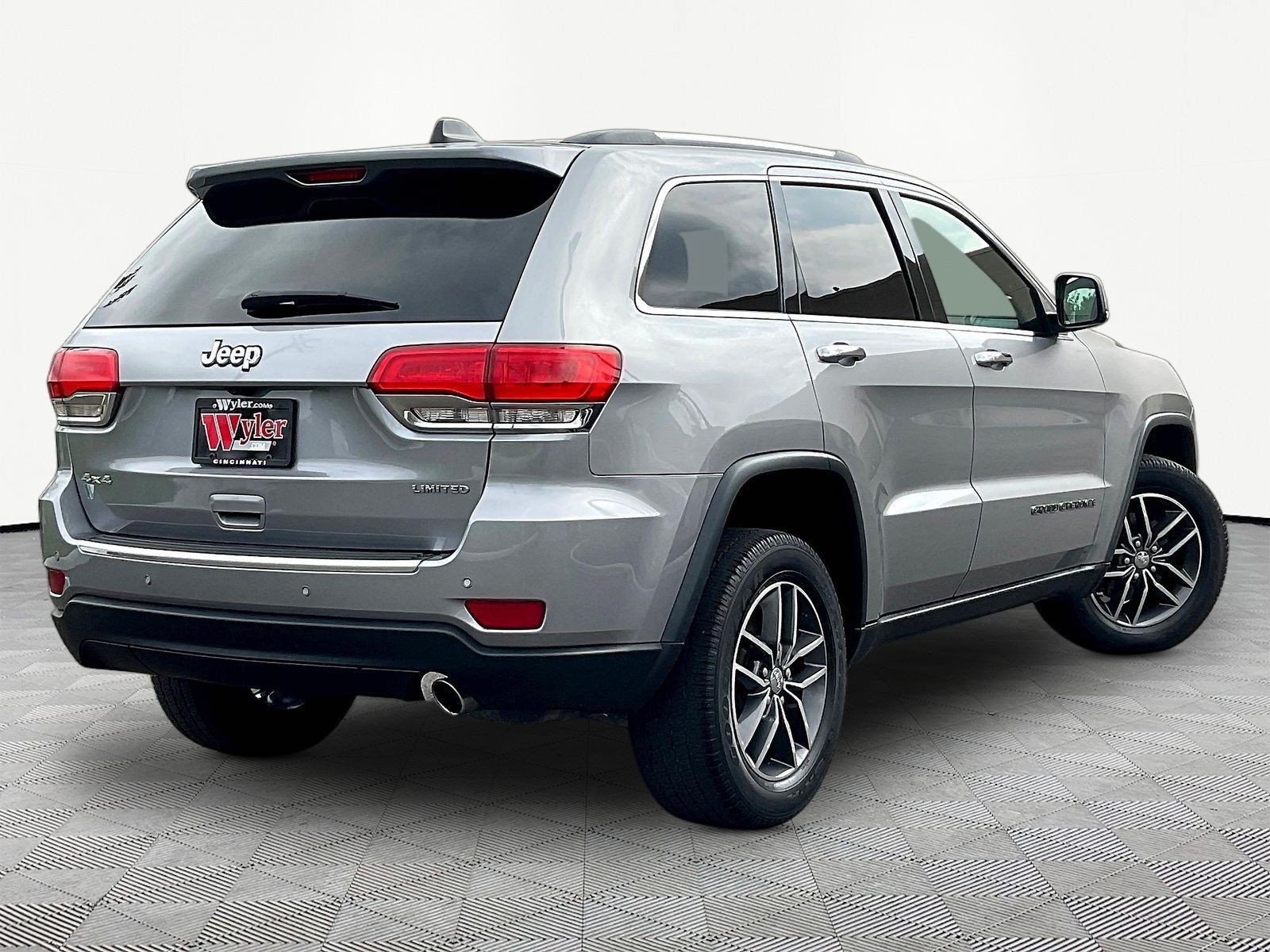 Used 2017 Jeep Grand Cherokee Limited AWD/4WD image 6
