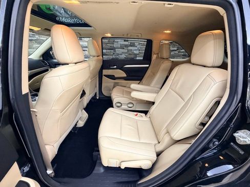 Used 2014 Toyota Highlander XLE AWD/4WD image 30