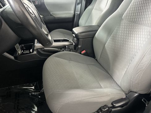 Used 2020 Toyota Tacoma SR5 RWD image 21
