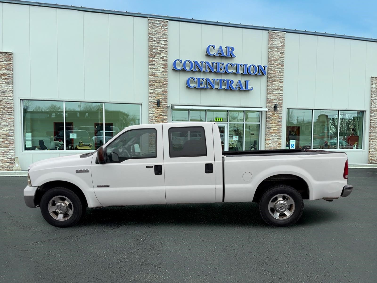 Used 2006 Ford F250 Lariat RWD image 2