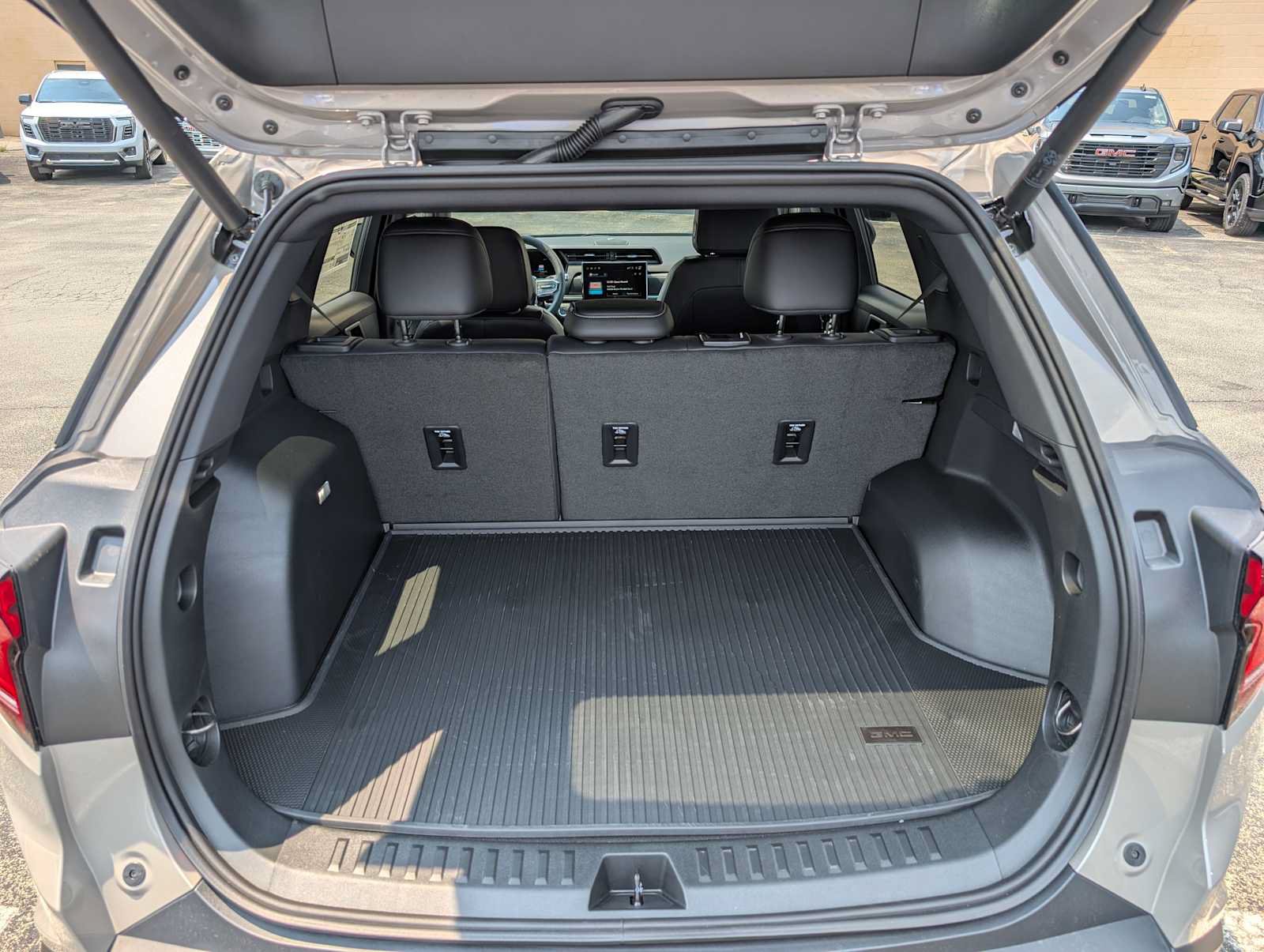 New 2027 GMC Terrain Elevation w/ Elevation Premium Package AWD/4WD image 7