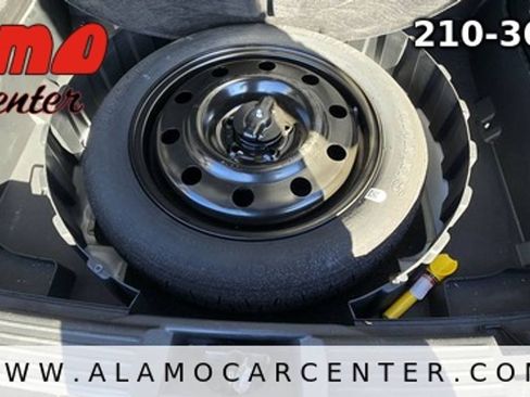 Used 2012 Lincoln MKX FWD image 26