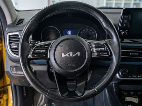 Used 2023 Kia Seltos S AWD/4WD image 14