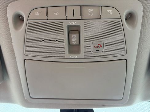 Used 2023 Nissan Maxima Platinum w/ Sport Mat Group FWD image 10