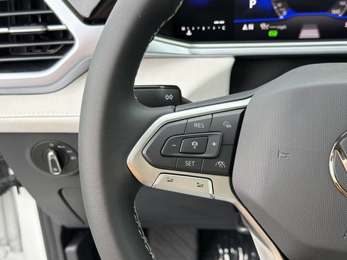 New 2026 Volkswagen Taos SE FWD image 24