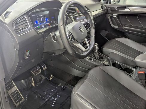 Used 2024 Volkswagen Tiguan SE R-Line image 12