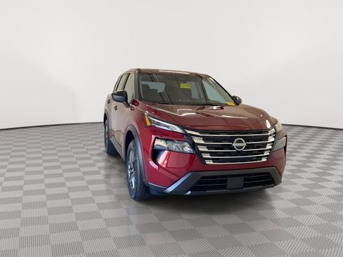 Certified 2025 Nissan Rogue S image 3