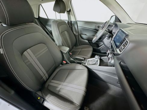 Used 2025 Hyundai Venue SEL image 30