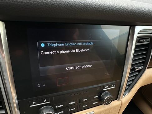 Used 2018 Porsche Macan w/ Premium Package Plus image 28