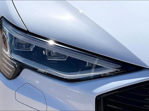 Used 2022 Audi e-tron Premium Plus w/ Premium Plus Package image 31