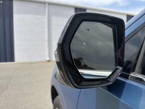 Used 2025 Chevrolet Suburban Premier image 17