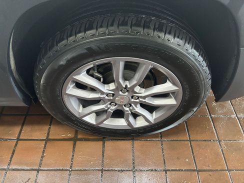 Used 2024 GMC Terrain SLT AWD/4WD image 25