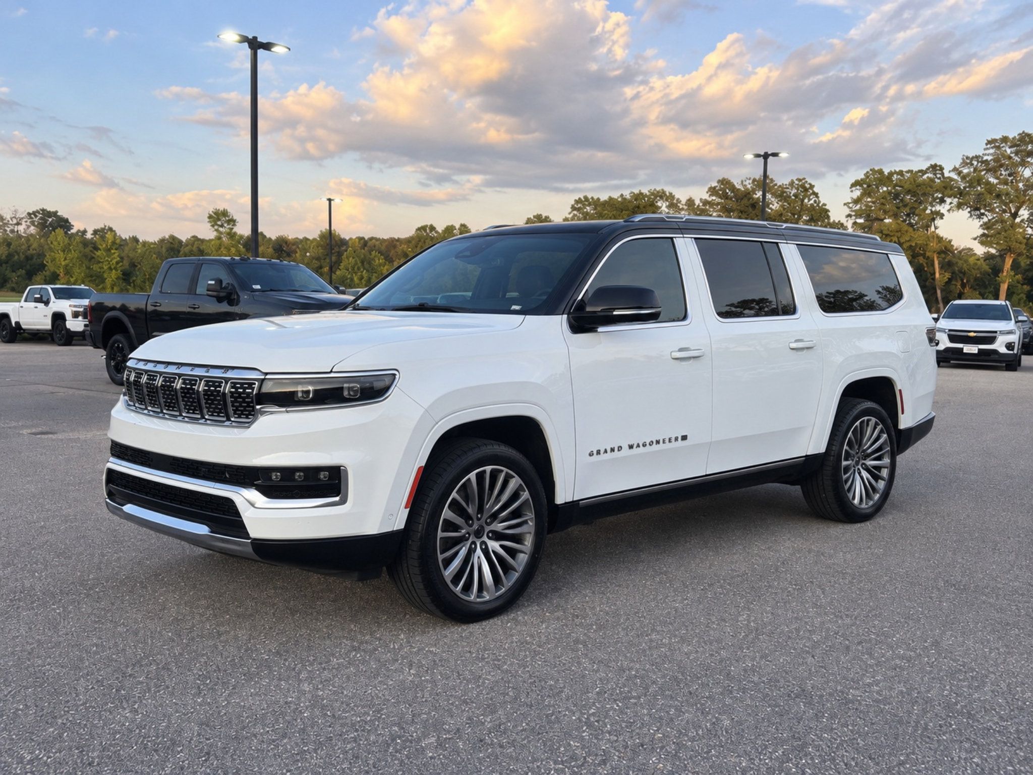 Used 2024 Jeep Grand Wagoneer L Series III AWD/4WD image 1