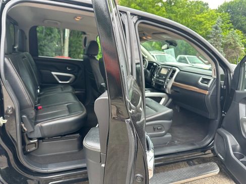 Used 2018 Nissan Titan SL AWD/4WD image 7