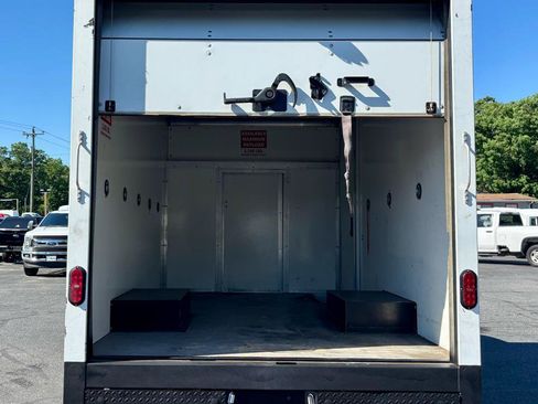 Used 2022 Ford Transit 350 DRW RWD image 9