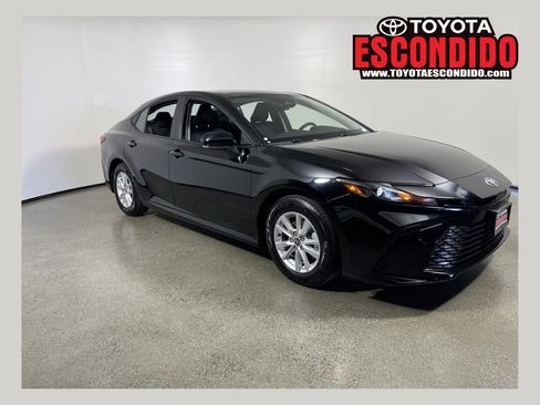 Certified 2025 Toyota Camry LE image 1