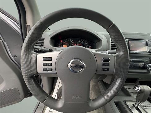 Used 2018 Nissan Frontier SV image 9