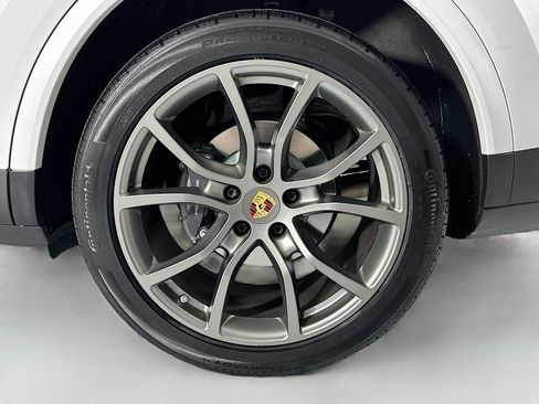 Certified 2023 Porsche Cayenne Platinum Edition AWD/4WD image 32