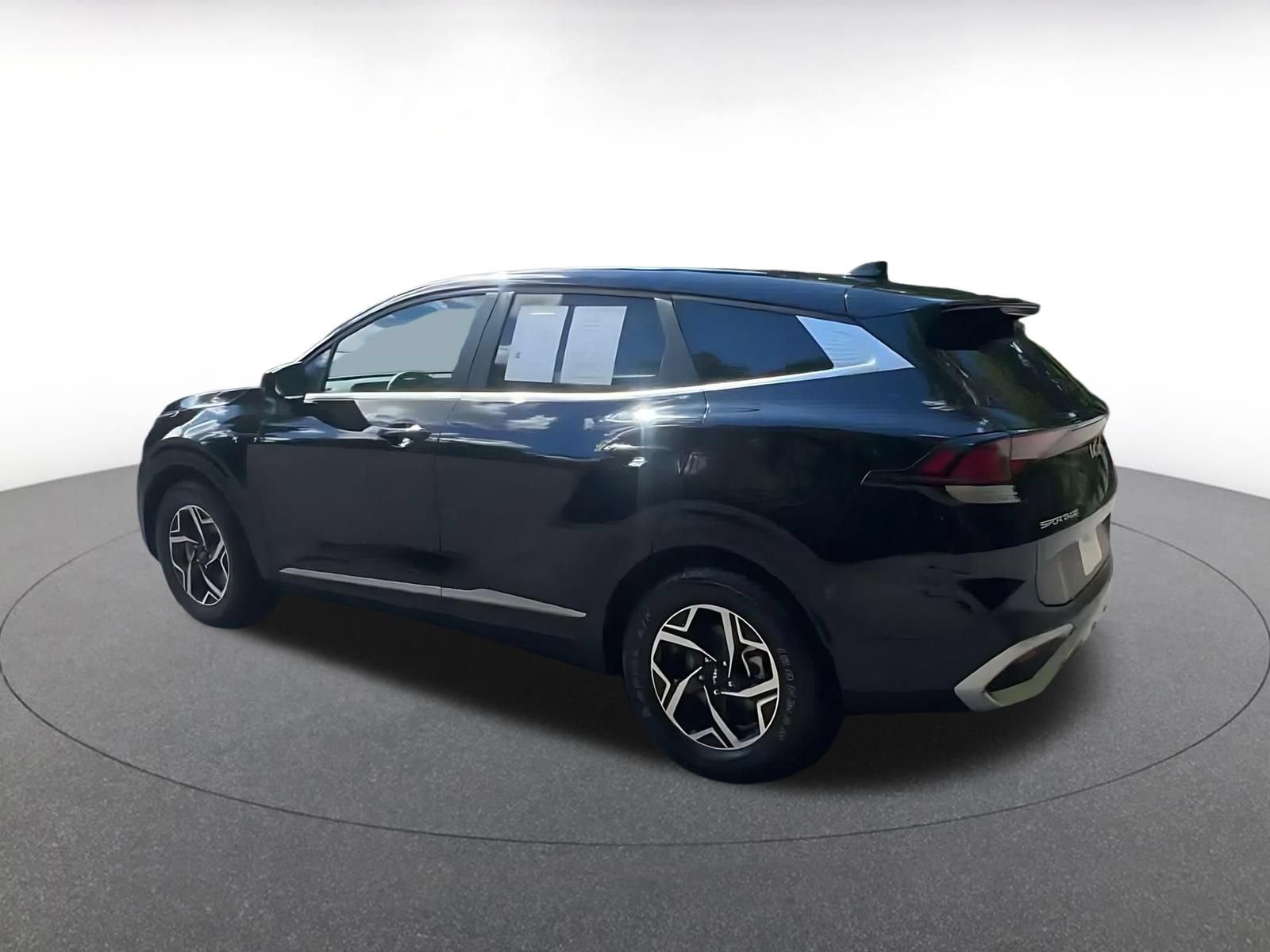 Used 2025 Kia Sportage LX FWD image 9