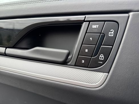 Used 2024 Porsche Cayenne Coupe image 16