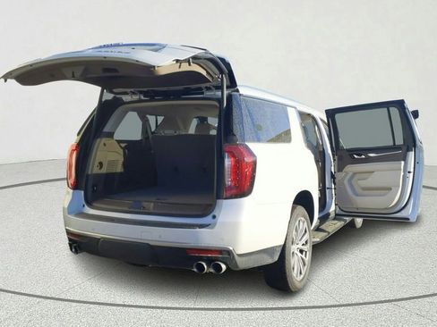 Used 2023 GMC Yukon XL Denali RWD image 13