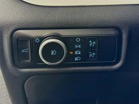 Used 2023 Ford Explorer XLT w/ Equipment Group 202A AWD/4WD image 10