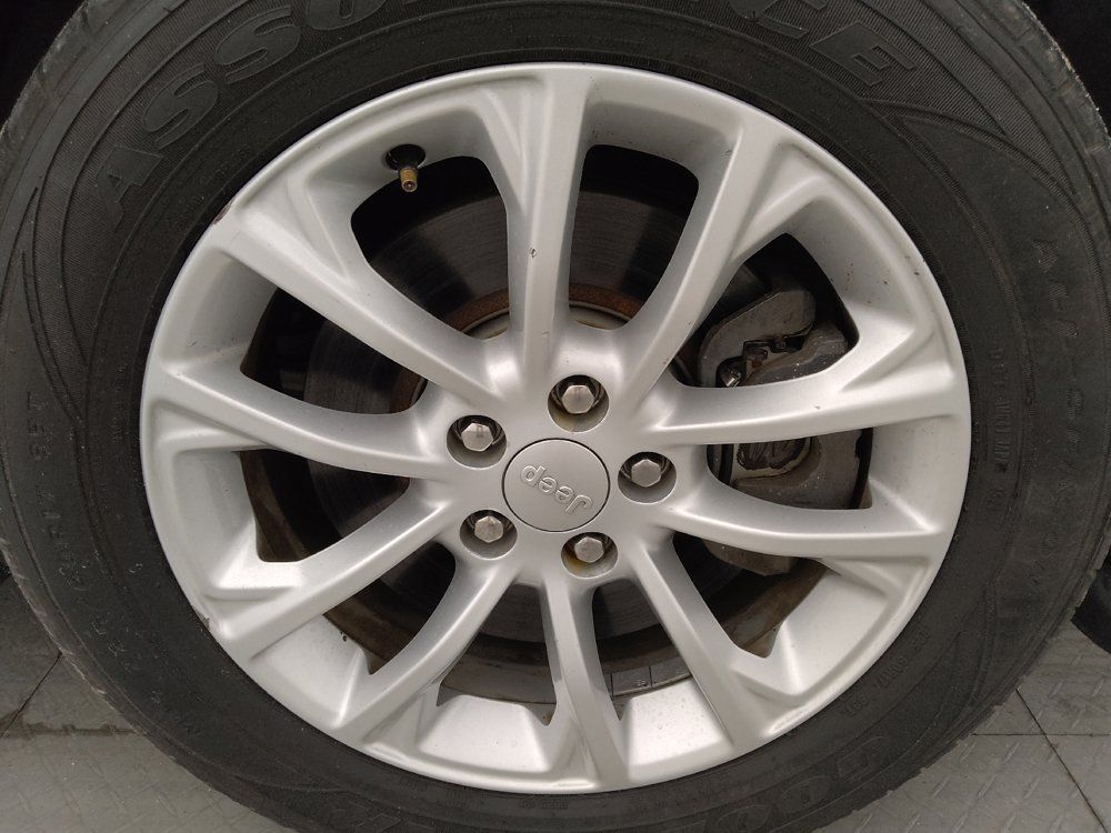 Used 2020 Jeep Cherokee Latitude FWD image 31
