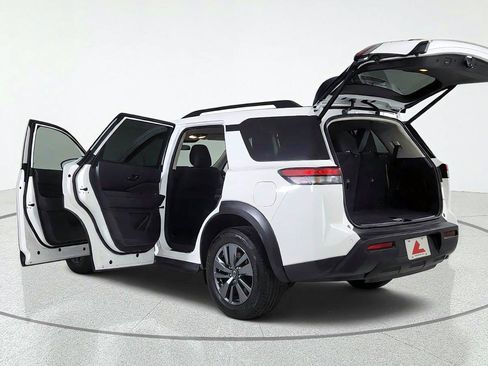 Certified 2025 Nissan Pathfinder SV FWD image 12