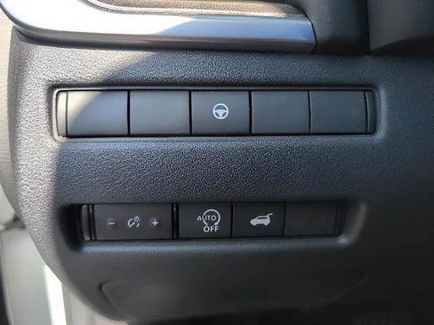 Used 2024 Nissan Rogue SV AWD/4WD image 16
