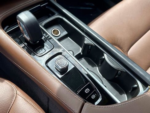 Certified 2024 Volvo XC90 T8 Plus w/ Protection Package Premier image 22