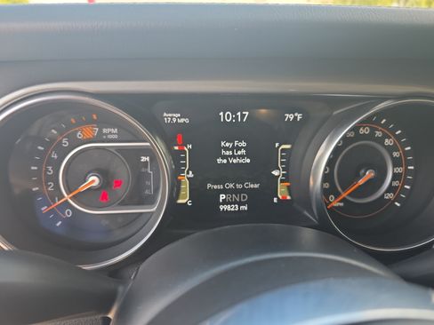 Used 2020 Jeep Wrangler Unlimited Sahara AWD/4WD image 10