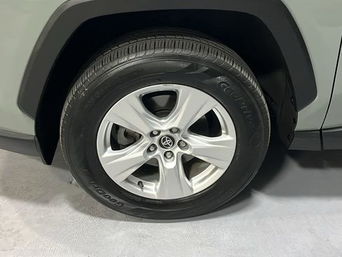 Used 2021 Toyota RAV4 XLE w/ Convenience Package AWD/4WD image 8