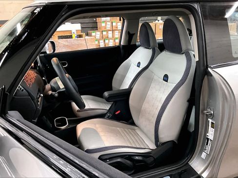 Certified 2025 MINI Cooper 2-Door Hardtop image 27