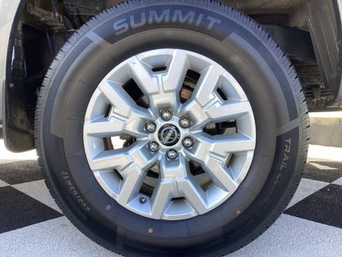 Used 2023 Nissan Frontier SV image 9