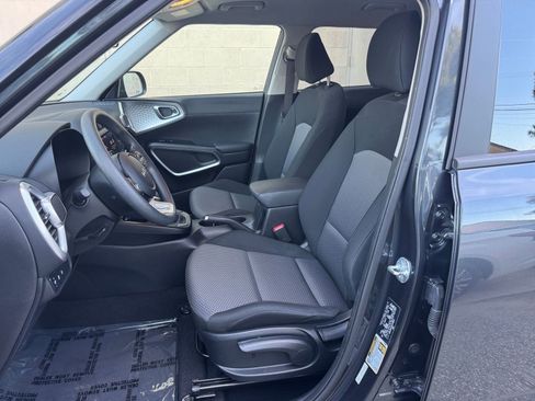 Used 2025 Kia Soul LX w/ LX Technology Package image 24