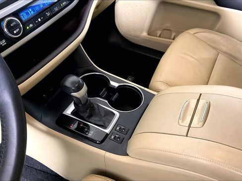 Used 2016 Toyota Highlander XLE image 13