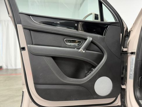 Used 2019 Bentley Bentayga AWD/4WD image 27