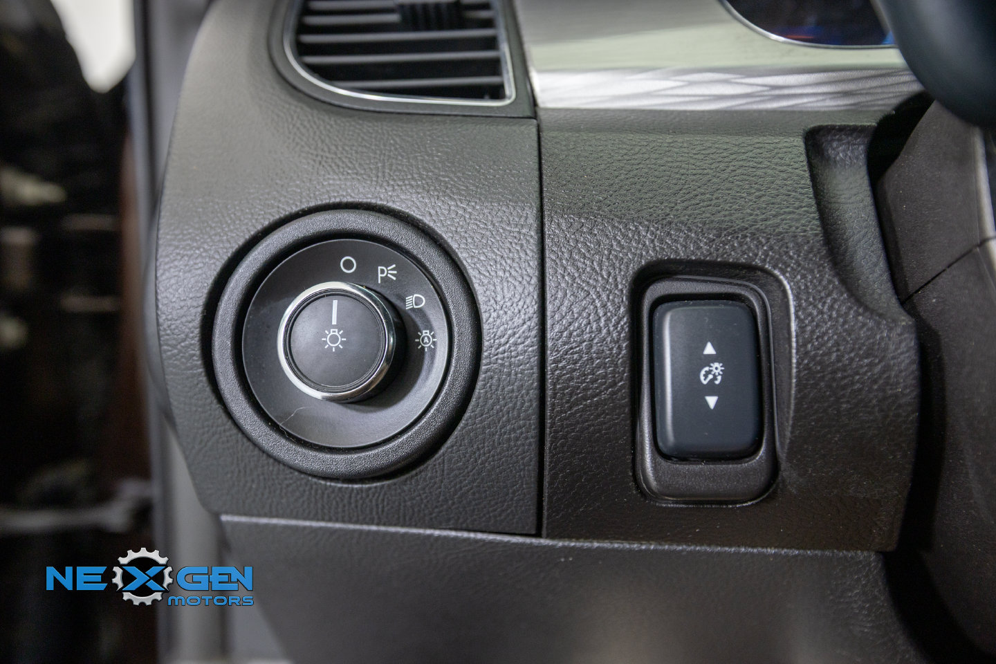 Used 2013 Ford Taurus SEL FWD image 14