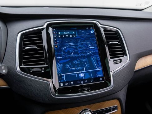 Used 2024 Volvo XC90 T8 Plus image 23