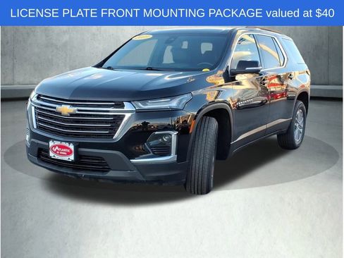 Used 2023 Chevrolet Traverse LT image 3