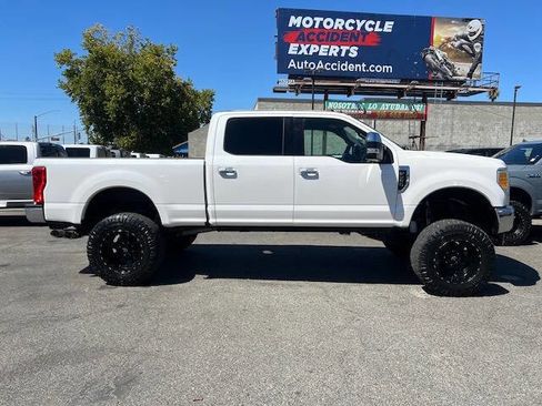 Used 2017 Ford F250 Lariat w/ Chrome Package image 9