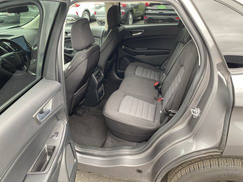 Certified 2022 Ford Edge SE w/ Black Appearance Package image 11