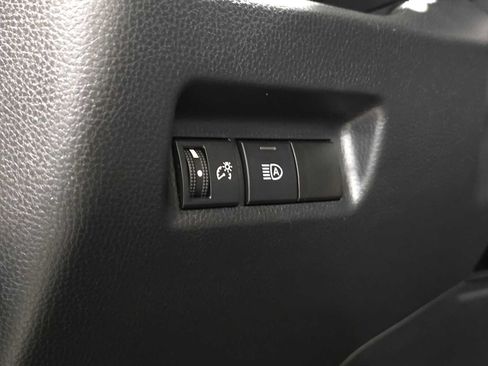 Used 2025 Toyota RAV4 XLE AWD/4WD image 23