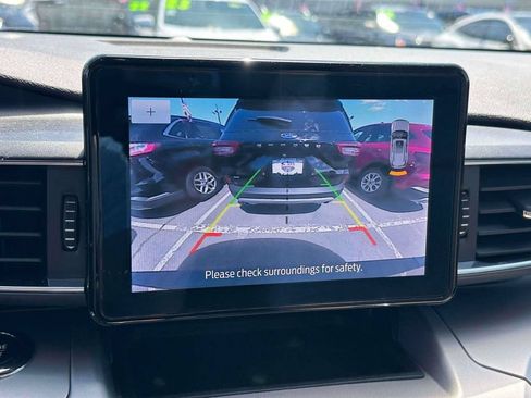 Used 2022 Ford Explorer XLT w/ Equipment Group 202A AWD/4WD image 30