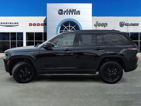 Used 2026 Jeep Grand Cherokee Altitude RWD image 10