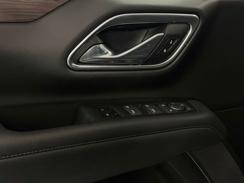 Used 2021 Chevrolet Tahoe Z71 w/ Z71 Off-Road Package image 13