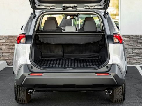 Used 2025 Toyota RAV4 XLE w/ Convenience Package FWD image 32