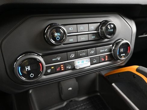 Used 2024 Ford Bronco Badlands image 16