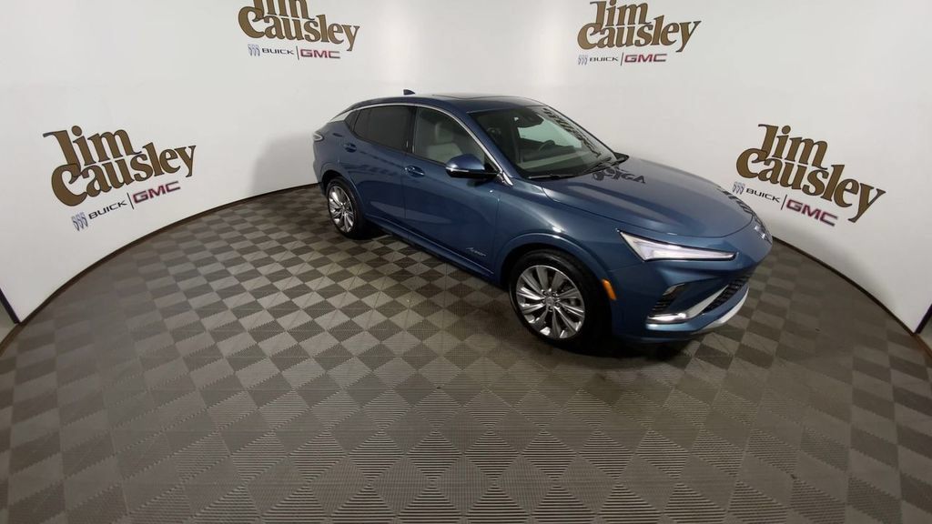 Certified 2024 Buick Envista Avenir FWD image 2