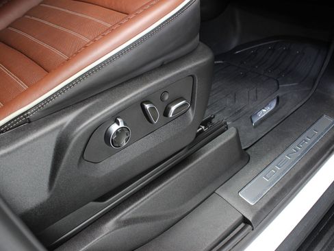 Used 2024 GMC Yukon XL Denali Ultimate image 54